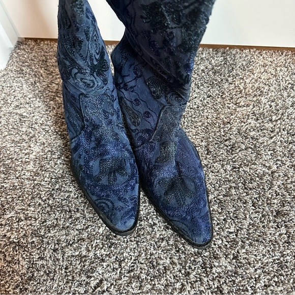 Artemis Design Co. Blue Block Heel Embroidered Suede Boots Size 39 - Picture 4 of 8